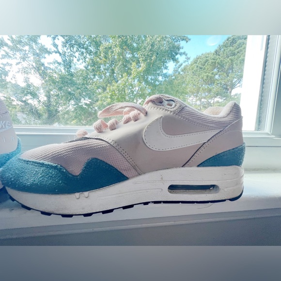 Nike Air Max - Picture 2 of 3